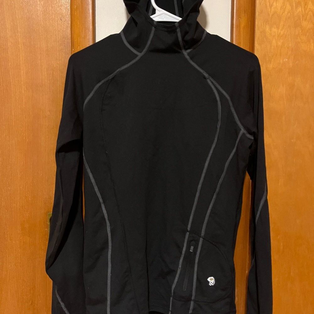 Women’s Mountain Hardware Black Butter hooded base layer- size medium
